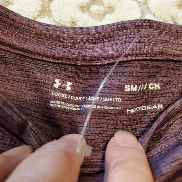Under Armour Heat Gear heathered top with mesh around the bottom-NWOT - Picture 4 of 9